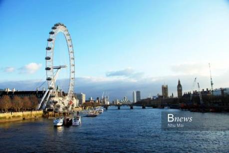 Chiều yên bình bên sông Thames