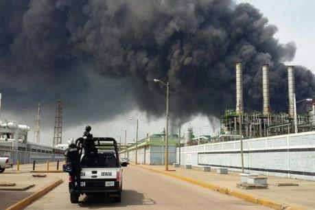 Nổ nhà máy hóa dầu ở Mexico: Phát hiện thêm 4 thi thể nạn nhân