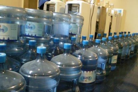 Tây Ban Nha: Hơn 4.000 người nhiễm norovirus do uống nước đóng chai bẩn