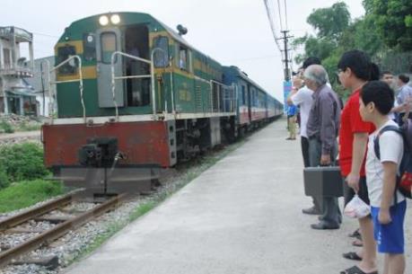 Đường sắt lập thêm nhiều tàu địa phương dịp nghỉ lễ 2/9