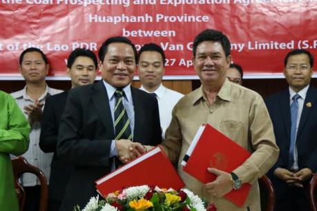 Việt Nam ký hợp đồng thăm dò khai thác than tại Lào