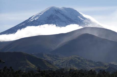 Đỉnh núi lửa ở Ecuador là điểm cao nhất tính từ tâm Trái đất
