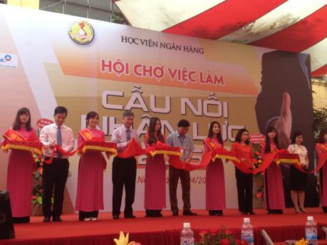 Khai mạc Hội chợ việc làm - Cầu nối nhân lực 2016