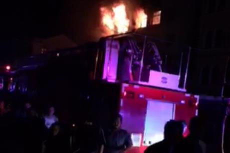 Máy bay hải quân Trung Quốc đâm vào nhà cao tầng