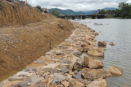 Hà Nội yêu cầu xử lý vụ "băm nát" chân đê ở Ứng Hòa