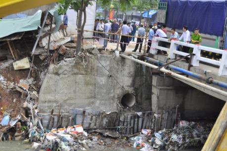 Sạt lở gần cầu Đồng Khởi: Cho xe tải trọng trên 3,5 tấn lưu thông