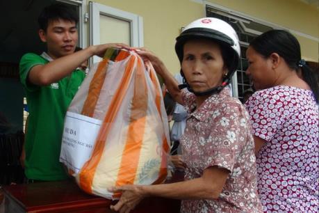 Chấn chỉnh vi phạm trong cấp gạo hỗ trợ ngư dân bị ảnh hưởng do cá chết