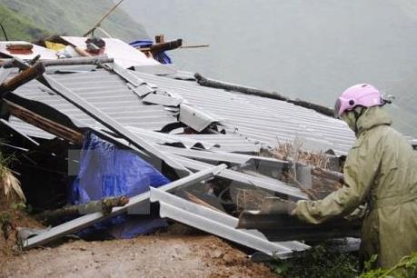 Yên Bái: Lốc xoáy kinh hoàng làm sập hoàn toàn hàng chục ngôi nhà