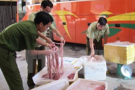 Tiêu hủy 1,5 tấn lòng lợn không rõ nguồn gốc