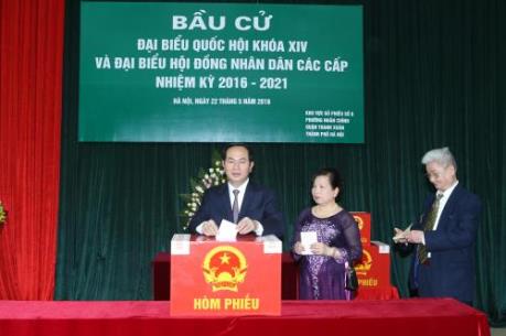 Chủ tịch nước Trần Đại Quang bỏ phiếu bầu cử tại quận Thanh Xuân, Hà Nội