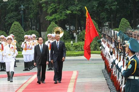 Báo chí Pháp đưa đậm tin về chuyến thăm Việt Nam của Tổng thống Mỹ