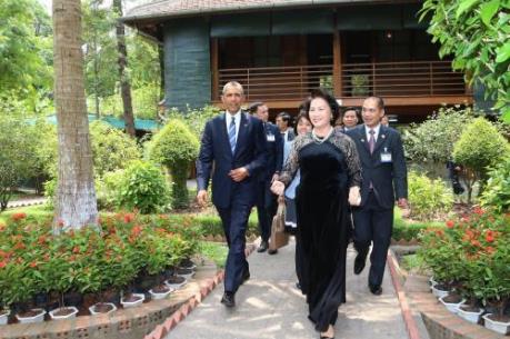Tổng thống Barack Obama tới thăm Khu di tích Chủ tịch Hồ Chí Minh