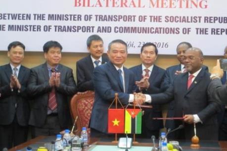 Mozambique quan tâm hợp tác về vận tải biển với Việt Nam