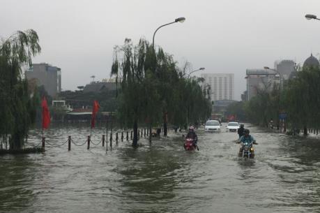 Hà Nội ngập nặng sau cơn mưa lớn bất thường