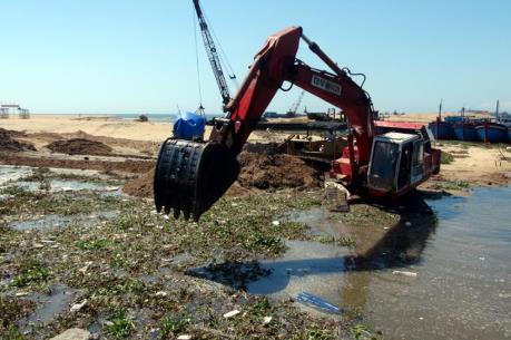 Tư nhân đầu tư trên 2 tỷ đồng khơi thông khu neo đậu tàu thuyền bị bồi lấp