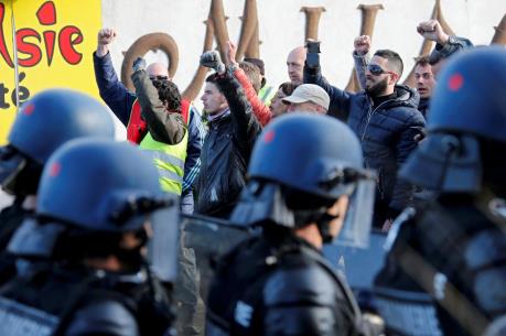 Nước Pháp căng thẳng do các cuộc biểu tình bạo loạn