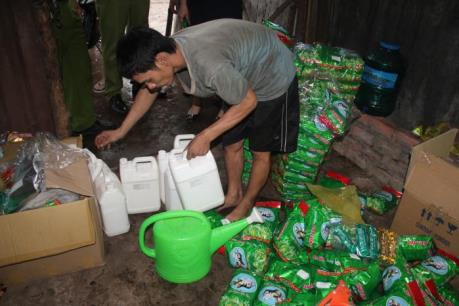 Xử phạt doanh nghiệp sản xuất trà ướp hương liệu hóa chất không rõ nguồn gốc