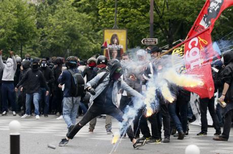 Giao thông Pháp hỗn loạn do bãi công tiếp diễn