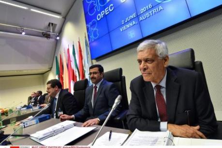 OPEC quyết định không thay đổi chính sách sản lượng