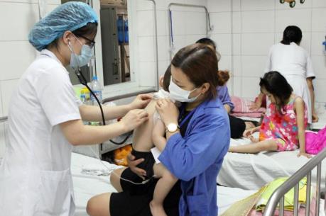 Số trẻ nhập viện do viêm não tăng đột biến trong những ngày nắng nóng