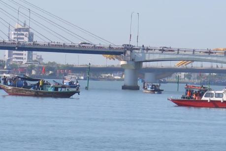 Vụ chìm tàu trên sông Hàn: 1.000 người tham gia tìm kiếm 3 người mất tích