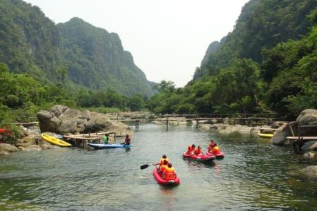 Du lịch hang động Quảng Bình hút khách
