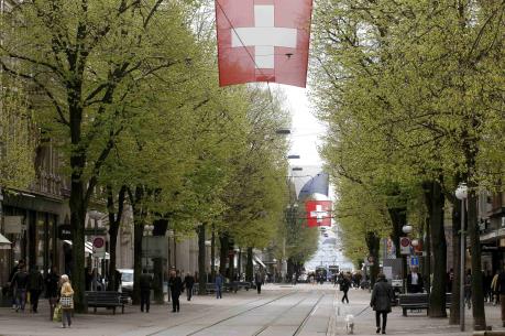 Người dân Thụy Sĩ phản đối việc chu cấp tiền hàng tháng