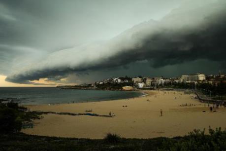 Australia: Bão lớn làm ngưng trệ nhiều dịch vụ quan trọng