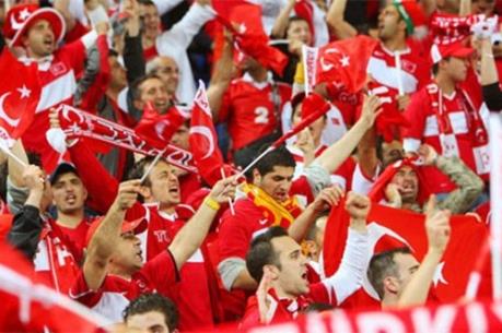 EURO 2016: Cổ động viên nước nào "chịu chơi" nhất?