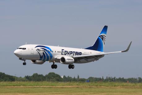 Máy bay của EgyptAir hạ cánh khẩn cấp vì đe dọa đánh bom