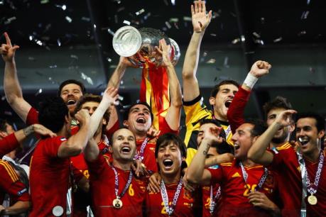 Tịch thu hàng “nhái” trang phục thi đấu EURO 2016