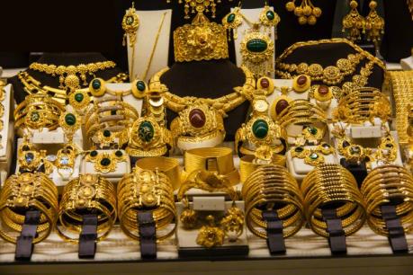 Giá vàng trong nước gần chạm ngưỡng 34 triệu đồng/lượng