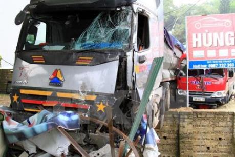 Bị xe ben đâm trực diện, hai người thương vong