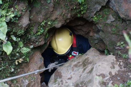 Đánh sập hang Nước sau khi tìm thấy thi thể 3 phu vàng