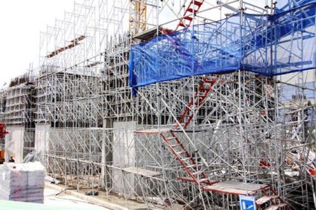 Bà Rịa - Vũng Tàu: Sập giàn giáo vẫn còn 2 người mắc kẹt