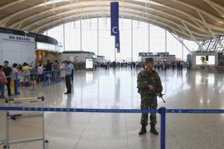 Một vụ nổ đã xảy ra tại Sân bay Thượng Hải vào ngày hôm qua, tuy nhiên, nhà chức trách đã nhanh chóng xác định thủ phạm và đã đưa ra các biện pháp để đảm bảo an toàn cho khách hàng và nhân viên tại sân bay. Du khách có thể yên tâm đi lại tại sân bay này.
