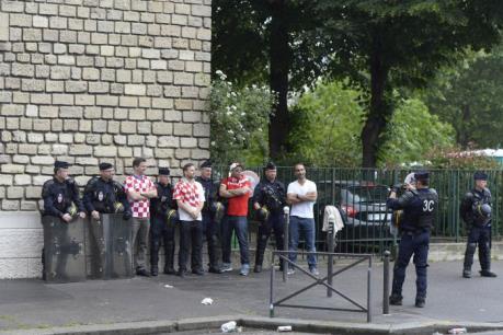 EURO 2016: Pháp áp dụng nhiều biện pháp kiểm soát sau ẩu đả kinh hoàng tại Marseille