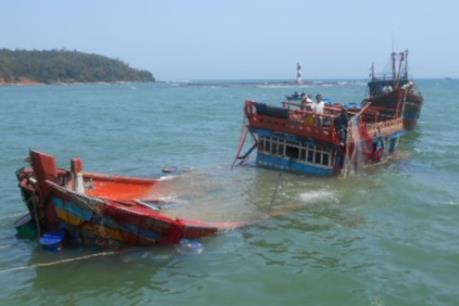 Bà Rịa-Vũng Tàu: Cứu 12 ngư dân trên tàu cá bị đâm chìm