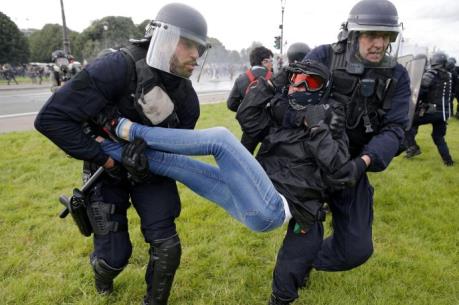 Kinh tế Pháp thêm khó khăn vì các cuộc đình công