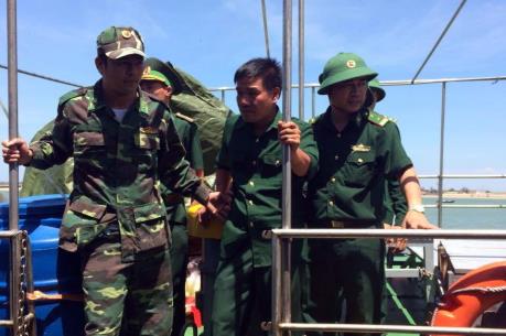 Tin mới nhất: Phi công máy bay Su 30Mk2 đã về đất liền an toàn