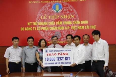 Công ty C.P.Việt Nam tài trợ 10.000 bộ kít thử chất cấm trong chăn nuôi