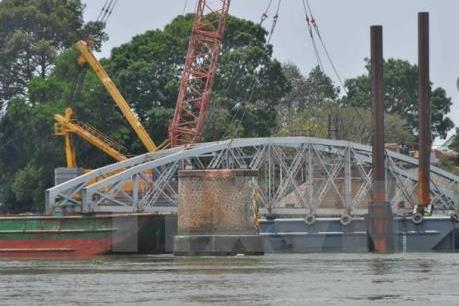 Bắt đầu lắp nhịp cầu Ghềnh