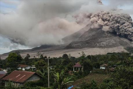 Philippines: Núi lửa Kanlaon phun khói và tro bụi