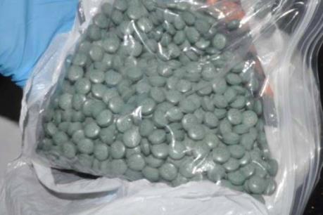 Bắt hai đối tượng người Lào vận chuyển 12.000 viên ma túy tổng hợp