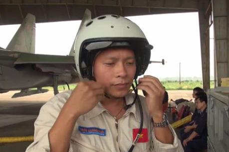  Thăng quân hàm Đại tá cho phi công Trần Quang Khải