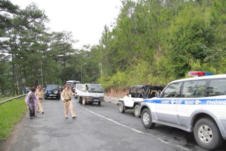 Phân luồng giao thông trên đèo Prenn sau tai nạn thảm khốc