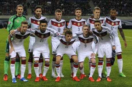 Adidas tài trợ cho đội tuyển Đức cho tới năm 2022