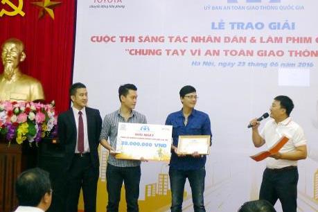 Trao giải cuộc thi thiết kế nhãn dán và phim ngắn về an toàn giao thông