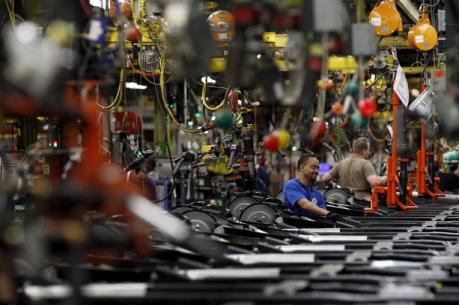 IMF hạ dự báo tăng trưởng kinh tế Mỹ xuống 2,2%