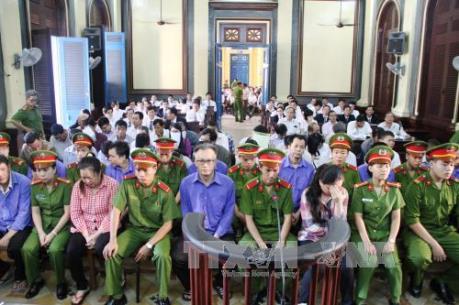 Trả hồ sơ để điều tra bổ sung vụ án cán bộ hải quan tiếp tay doanh nghiệp